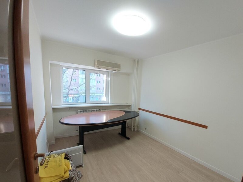 Mosilor, 3 camere, et. 1, bl. 1981, 2 bai, apropiere Metroul Obor.